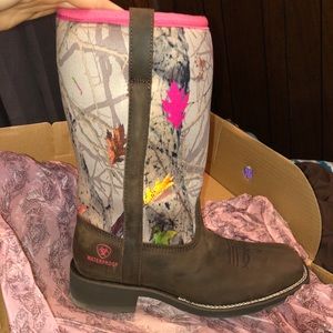 Ariat 10b Fatbaby all weather wide square toe